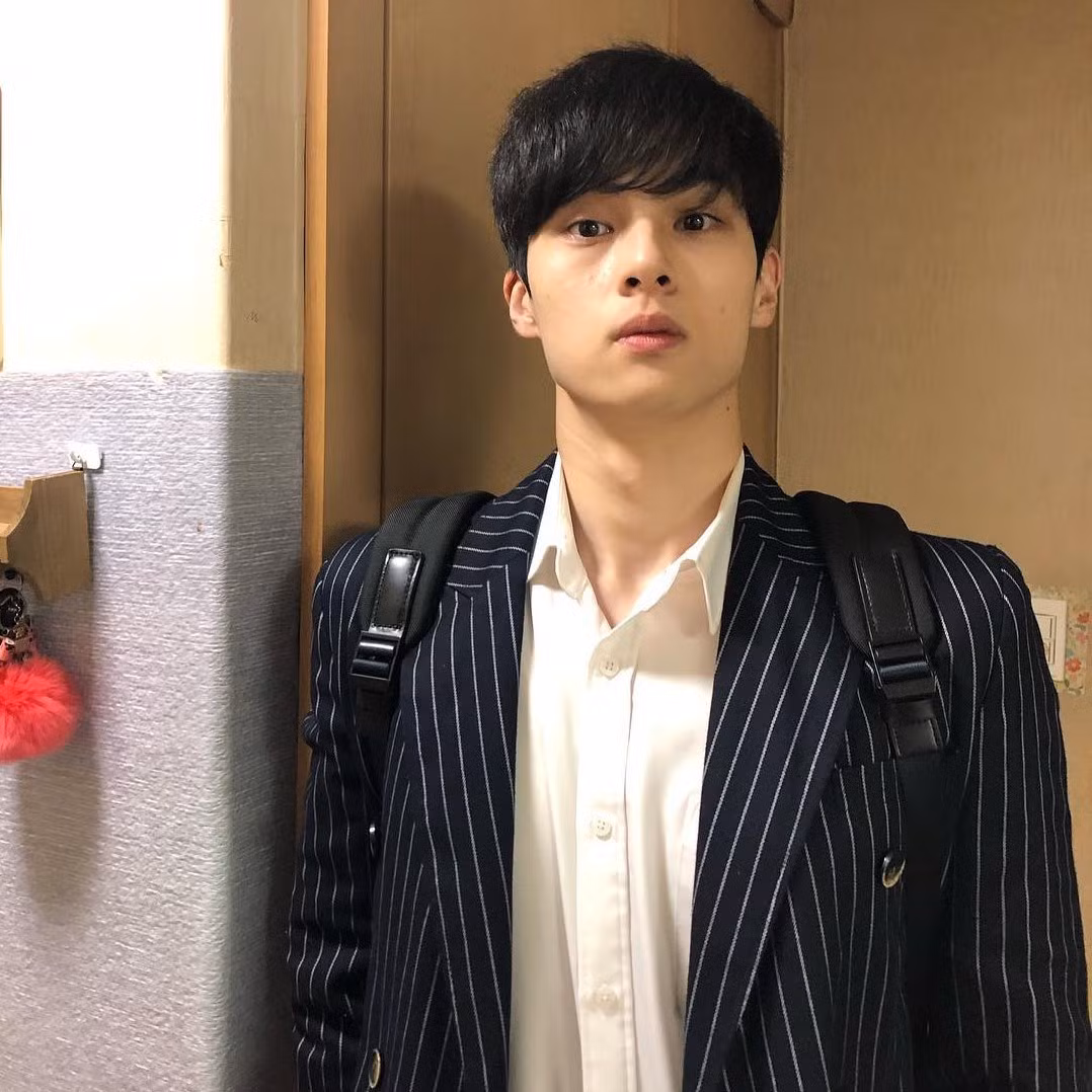 Bên cạnh những vlog ngồi học, anh còn thực hiện nhiều video về ăn uống, du lịch, cuộc sống hàng ngày của mình.