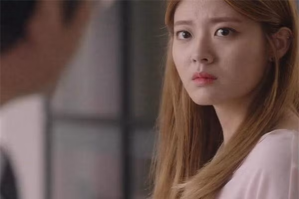 Chong dem bo ve nha an thai, vo lam dieu bat ngo khien co ta khiep via