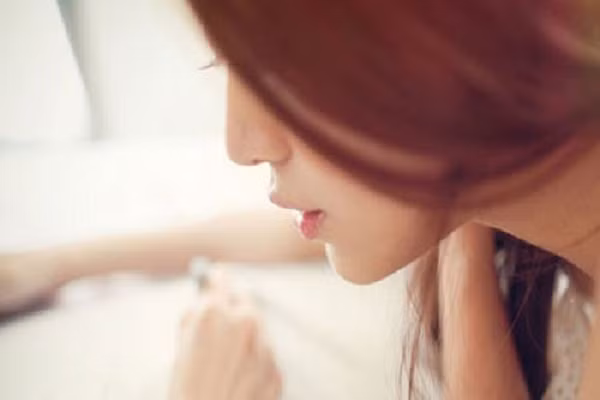 Vợ trẻ đẹp đi cặp bồ và 'chiêu độc' khiến chồng giám đốc lao đao Vo tre dep di cap bo va 'chieu doc' khien chong giam doc lao dao