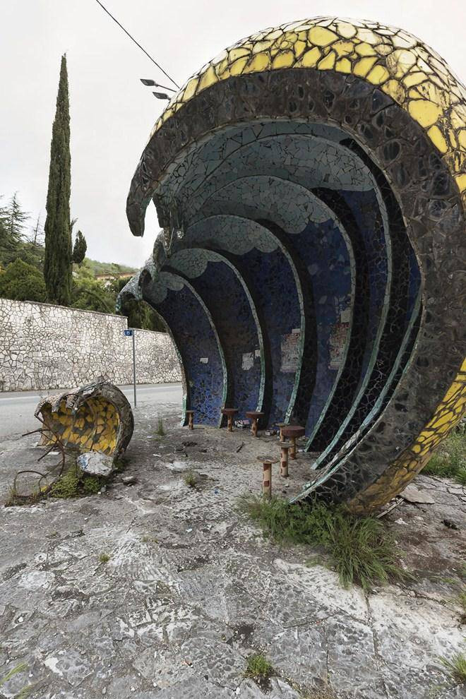 Những trạm xe bus độc đáo này có dọc trên các đường cao tốc.