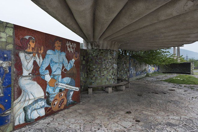 Bạn có thể tìm thấy những trạm dừng được thiết kế đặc biệt ở khắp mọi nơi trên khắp Liên bang Xô viết cũ, nhưng những nơi ở Biển Đen thì Abkhazia là độc đáo nhất.