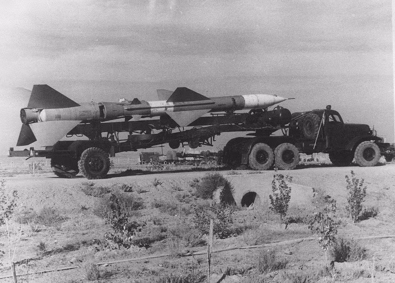 Bức ảnh này cho thấy rõ phần mũi không có cánh lái nhỏ của phiên bản tên lửa SA-2 mang đầu đạn hạt nhân. Nguồn ảnh: English Russia