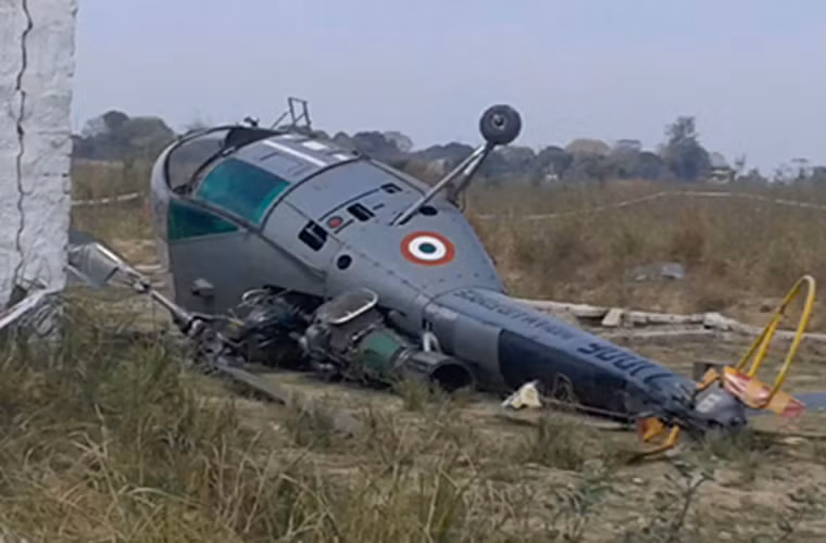 Đáng chú ý, trước ít giờ xảy ra vụ rơi máy bay Su-30MKI, một trực thăng HAL Cheetah của Không quân Ấn Độ tại khu vực thị trấn Bamrauli gần thành phố Allahabad. Máy bay đã gặp trục trặc kĩ thuật liên quan tới động cơ khiến phi công phải hạ cánh khẩn cấp nhưng không thành công. Rất may, cả hai phi công đều thoát ly an toàn. Nguồn ảnh: The Time