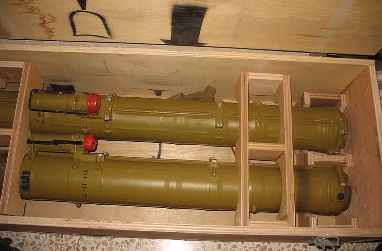 Trong ảnh là quả đạn tên lửa 9M111 của tổ hợp Fagot với chiều dài 1,1m, đường kính thân 120mm và nặng 12,5kg. Nguồn ảnh: Wikipedia