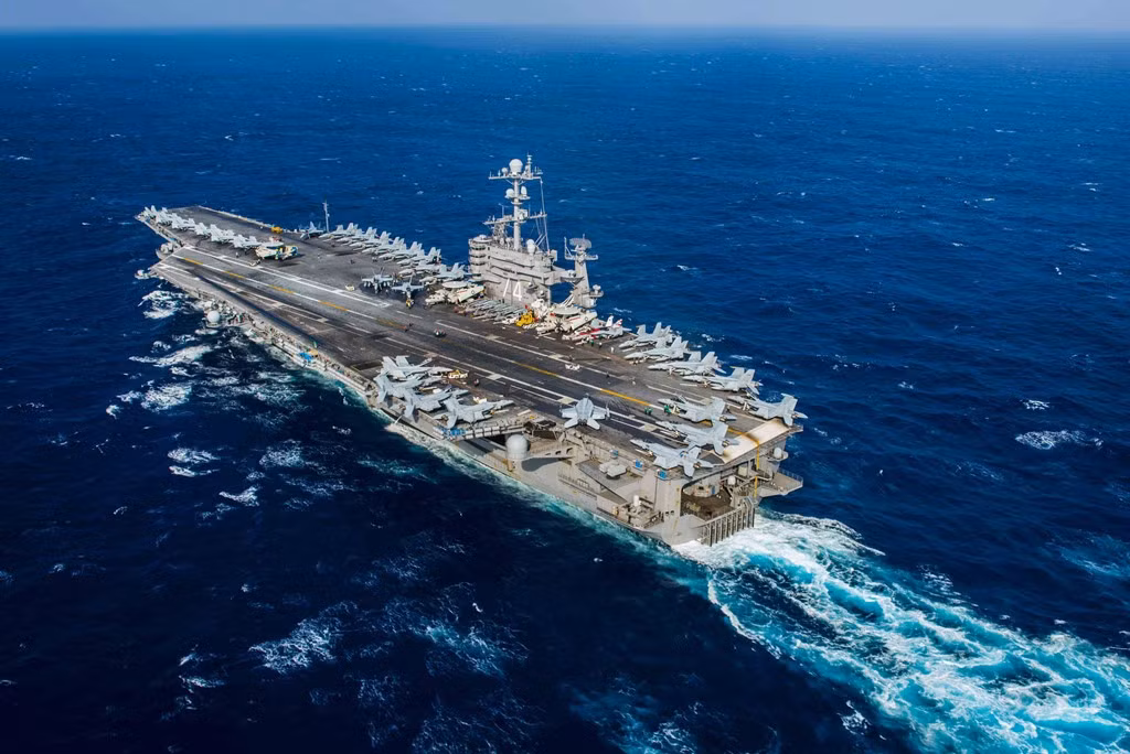 CVN-74 là tàu thứ 7 thuộc siêu hàng không mẫu hạm lớp Nimitz. Tàu được đặt theo tên thượng nghị sĩ John C. Stennis, bang Mississippi. CVN-74 được đưa vào sử dụng từ năm 1995. Tàu có cảng chính tại Bremerton, Washington, Mỹ. Ảnh: Flickr Hải quân Mỹ.
