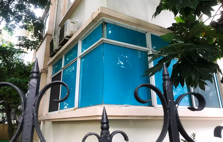 Theo hồ sơ của CQĐT, từ đầu năm 2016, tổ chức ma túy nói trên đã cho ra lò 4 mẻ thuốc lắc với tổng số lượng lên đến 300kg ma túy đá. Mẻ đầu tiên được dập thành viên nén tại căn biệt thự ở khu Trung Sơn, xã Bình Hưng, huyện Bình Chánh, TP HCM.