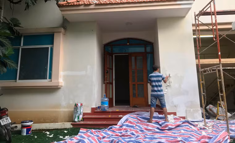 Chiều 2/6, PV Kiến Thức ghi nhận, sau khi chuyên án triệt phá đường dây ma túy kết thúc, chủ căn hộ đã cho thợ sửa chữa lại toàn bộ nội thất từ trong ra ngoài của căn hộ.