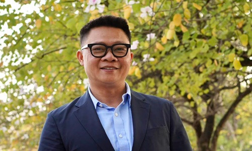 BTV Quang Minh viet tam thu nhan loi ve on ao quang cao sua