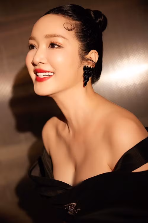 Giáng My chuộng phong cách cổ điển khi tham gia các sự kiện. Ảnh: FB Giáng My.