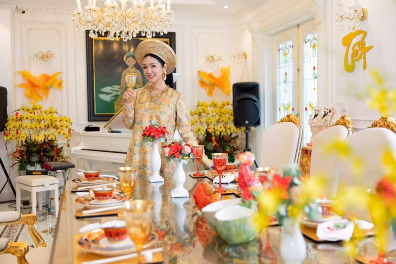 Người đẹp đang sống trong biệt thự 1.000m2. Không ít lần, Giáng My mở tiệc hoành tráng trong tổ ấm mời bạn bè, người thân. Ảnh: FB Giáng My.