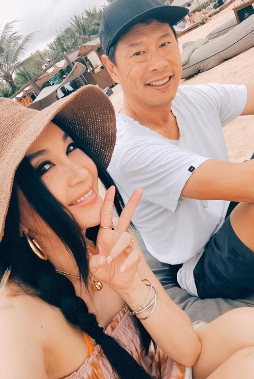 Ôn Bích Hà cùng chồng tỷ phú thường xuyên đi du lịch hâm nóng tình cảm.