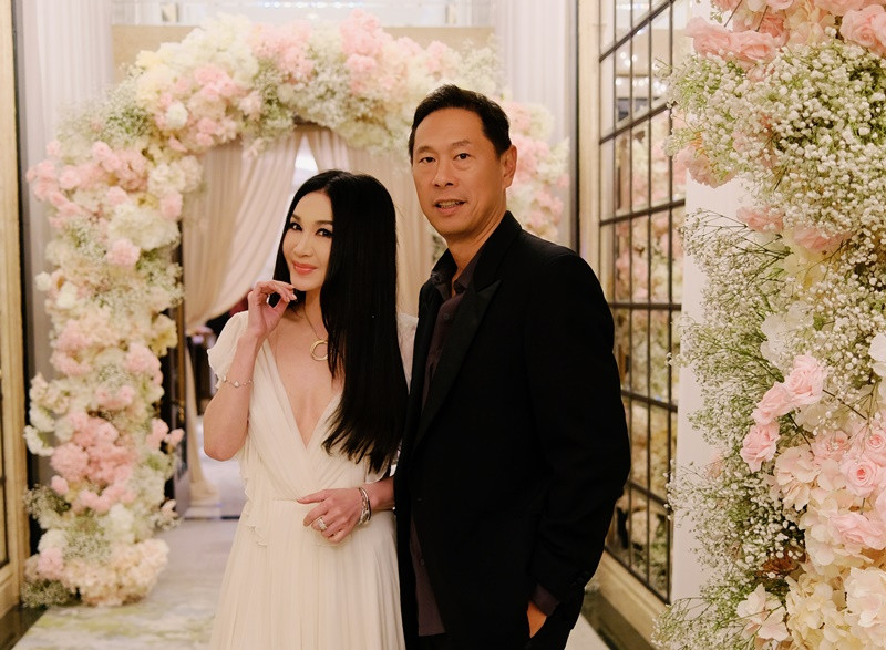 Nữ diễn viên được chồng ủng hộ hoạt động nghệ thuật, kinh doanh.