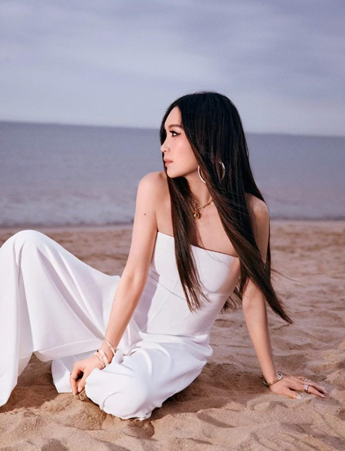 Người hâm mộ cho rằng sắc vóc của Ôn Bích Hà "ăn đứt" nhiều cô gái đôi mươi.