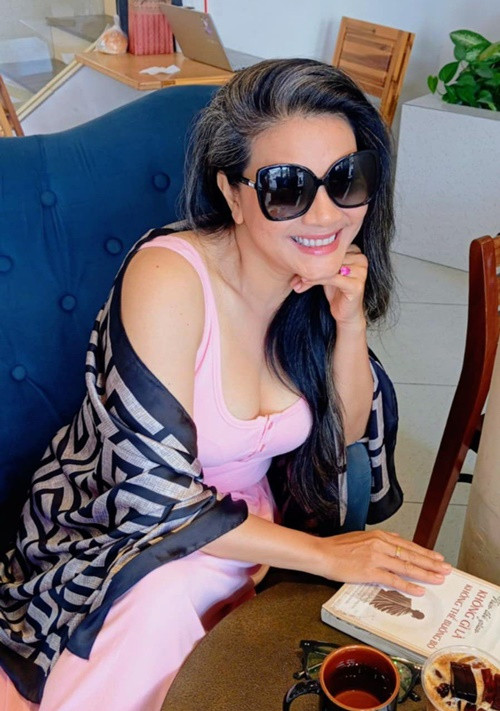 Những năm qua, ngoài đóng phim, Kiều Trinh còn tham gia gameshow, có một tiệm may.