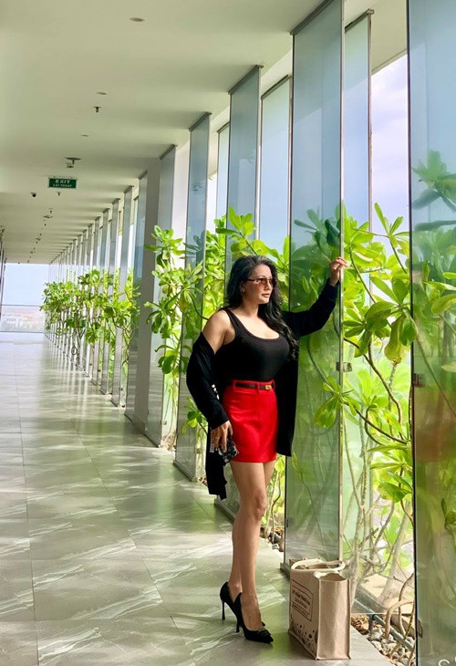 Kiều Trinh còn chia sẻ, sau hoạt động nghệ thuật hơn 20 năm, cô hiểu tiền kiếm không dễ dàng như những lời đề nghị của một số tài khoản Facebook đưa ra.