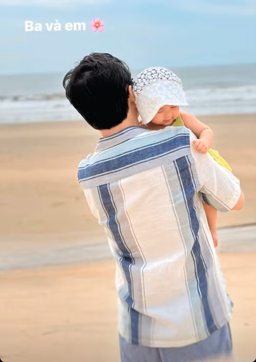 Thu Thảo đăng tải khoảnh khắc con gái út bên doanh nhân Trung Tín.