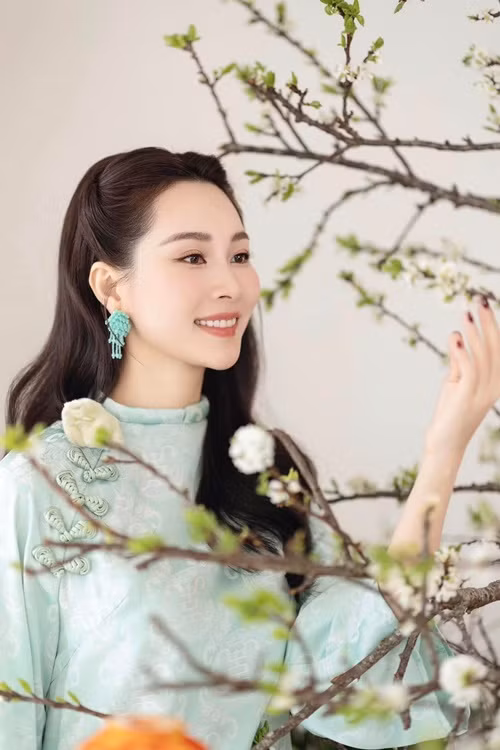 Thu Thảo cùng chồng và các con sống trong biệt thự bề thế.