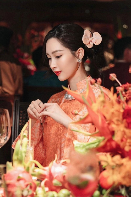 Nhan sắc mặn mà của Thu Thảo khiến nhiều người phải ngưỡng mộ.