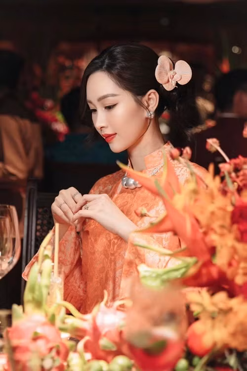 Nhan sắc mặn mà của Thu Thảo khiến nhiều người phải ngưỡng mộ.