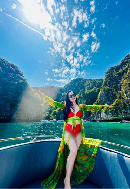 Nhật Kim Anh chia sẻ hình ảnh nghỉ dưỡng trên du thuyền. Ảnh: FB Nhật Kim Anh.