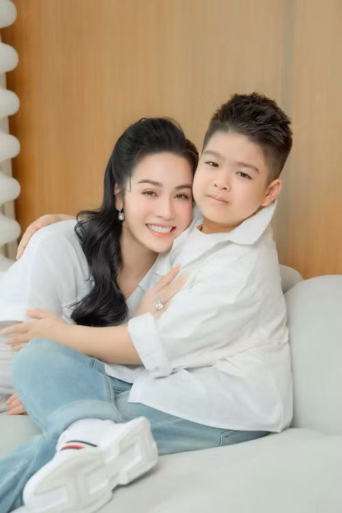 Nhật Kim Anh và chồng cũ có tiếng nói chung về việc nuôi con trai. Hiện tại, con trai của Nhật Kim Anh sống cùng bố và gia đình nội. Ảnh: FB Nhật Kim Anh.