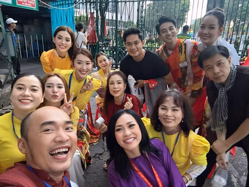 Tuấn Ngọc cho biết, nhân dịp 30/4, anh đã chuẩn bị một MV nhạc cụ dân tộc – như một món quà nhỏ gửi gắm lòng biết ơn đến thế hệ đi trước, và lan tỏa những giai điệu tự hào Việt Nam đến với mọi người.