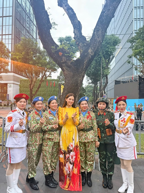 Cô nói thêm: "Khoảnh khắc này không chỉ là một kỷ niệm đáng nhớ trong cuộc đời Vy mà còn là động lực mạnh mẽ để Vy tiếp tục phấn đấu và cống hiến cho quê hương. Vy mong rằng, trong tương lai, khi nhìn lại, sẽ luôn nhớ đến những giây phút tuyệt vời này, và sẽ tiếp tục truyền cảm hứng cho thế hệ tiếp theo".