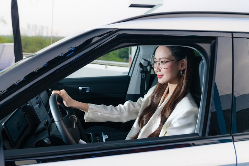 Tháng 3/2025, Hoa hậu Liên lục địa Bảo Ngọc được cho là tậu xe hơi tiền tỷ.