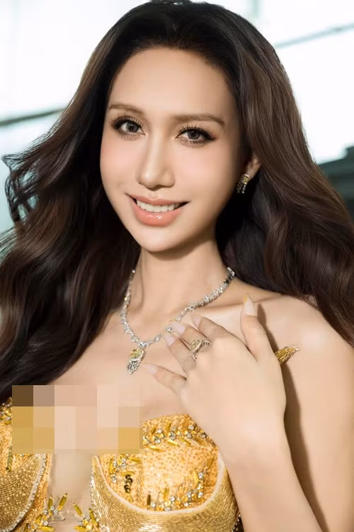 Lynk Lee khoe nhan sắc kiêu sa, quyến rũ. Ảnh: FB Lynk Lee.