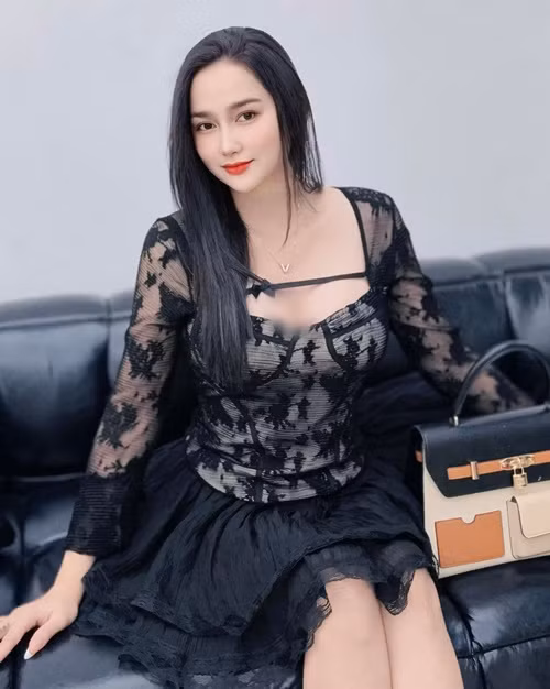 Huỳnh Như nhắn nhủ người đàn ông nói lời khiếm nhã với cô: “Hôm nay là nhắc nhở, ngày mai trên đường đời gặp lại mà vẫn thái độ, giọng điệu này thì nó không đơn giản là đứng lên và đi ra ngoài. Nhớ đó”.