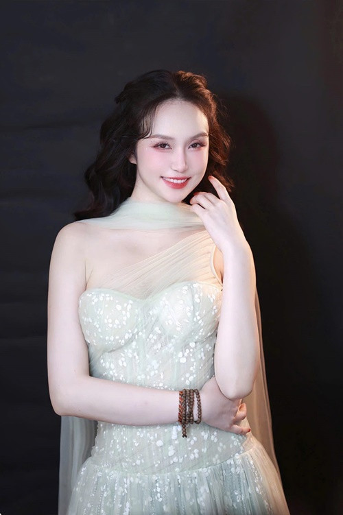 Vợ Tuấn Hưng buồn, tổn thương trước những bình luận tiêu cực xuất phát từ clip.