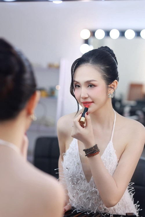 Hương Baby là hot girl trước khi lấy chồng, sinh con.