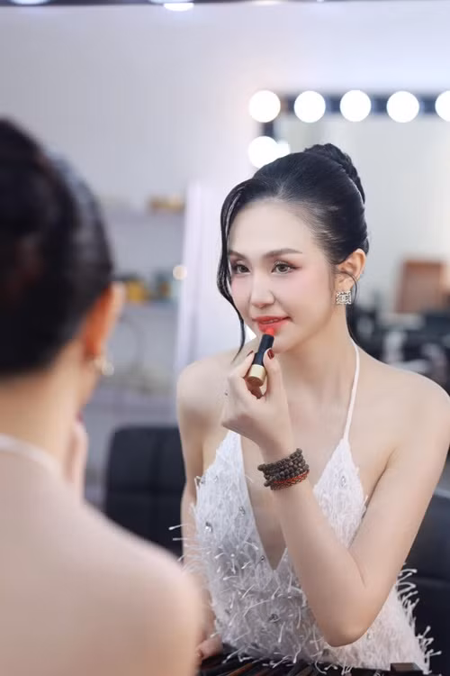 Hương Baby là hot girl trước khi lấy chồng, sinh con.