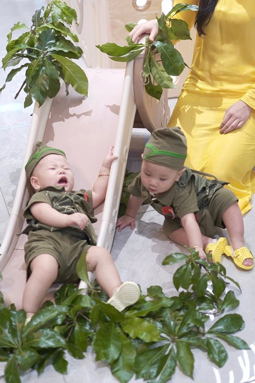 Nhiều sao Việt, cư dân mạng tấm tắc khen vẻ ngoài kháu khỉnh của Jenny và Jimmy.