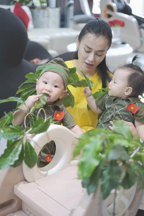 "Chỉ có thể là yêu thôi. 2 cục yêu của bà", diễn viên Quách Thu Phương để lại bình luận.