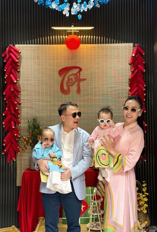 Cặp song sinh nhà Phương Oanh chào đời vào tháng 5/2024.