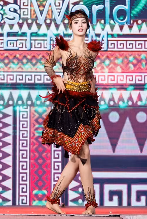 Ý Nhi thể hiện tiết mục Dance of the world trước thềm cuộc thi. Ảnh: Tiền Phong.