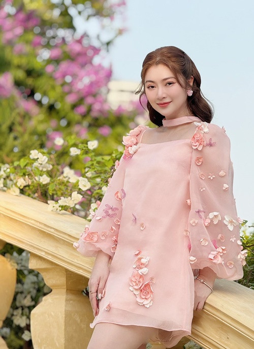 Nữ diễn viên sinh năm 1986 vẫn trong quá trình giảm cân lấy lại vóc dáng thon gọn.
