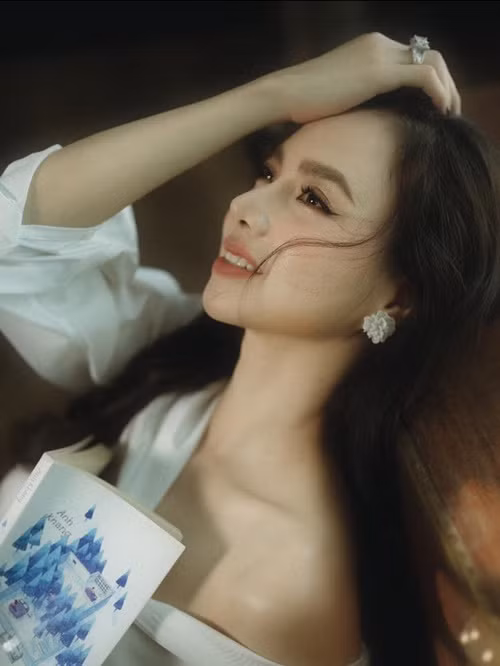 Trong cuộc phỏng vấn với Bảo Vệ Công Lý năm 2022, Đinh Ngọc Diệp cho biết, đôi khi cô nghĩ Victor Vũ phải ghen ngược lại bởi cô đã sinh hai con nhưng vẫn được rất nhiều người theo đuổi.