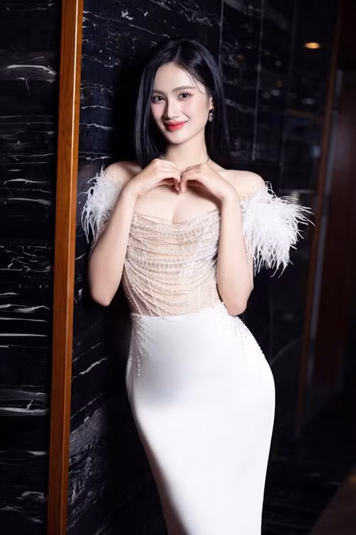 Nàng hậu tập gym, tập trung nâng cao thể lực và sức bền.