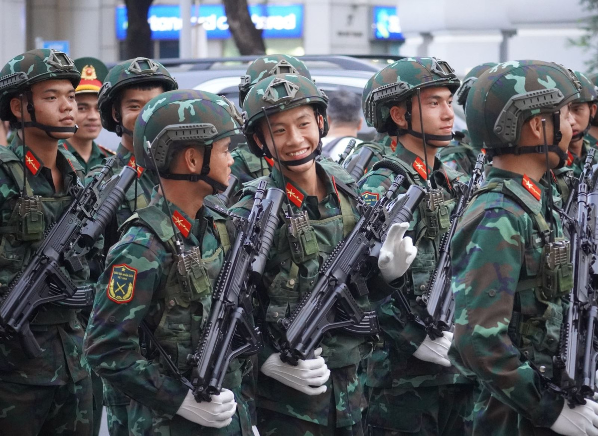 Nguoi dan hao huc don xem buoi so duyet dieu binh, dieu hanh-Hinh-13