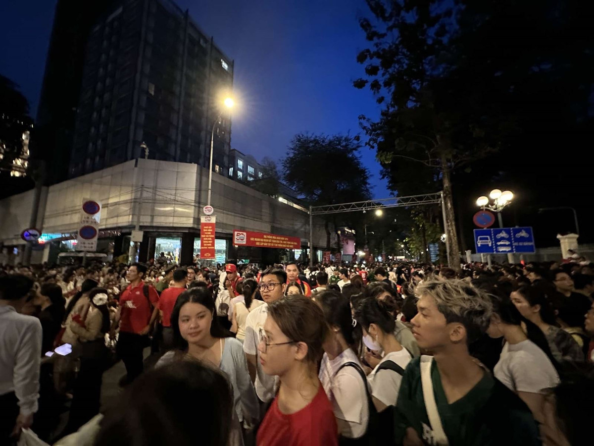 Nguoi dan hao huc don xem buoi so duyet dieu binh, dieu hanh-Hinh-16