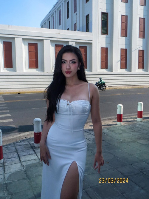 Trong 2 năm qua, Minh Nhàn theo đuổi công việc người mẫu, MC.