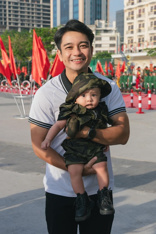 Quý tử nhà Vân Trang - Quân Lê chào đời vào tháng 10/2024, ngày càng kháu khỉnh.