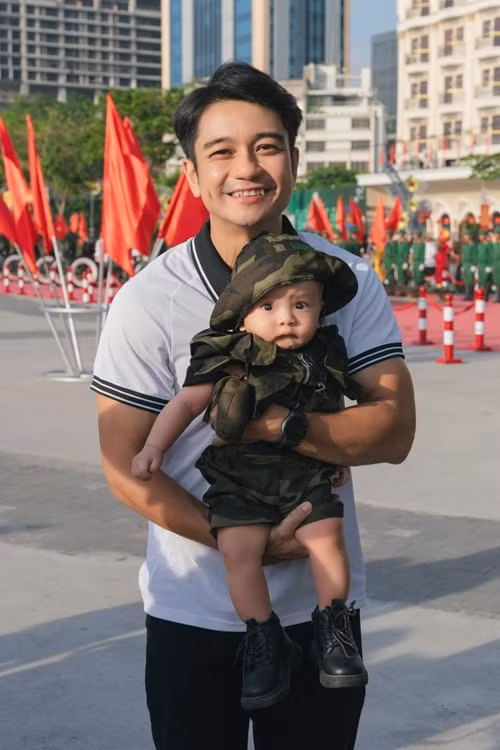 Quý tử nhà Vân Trang - Quân Lê chào đời vào tháng 10/2024, ngày càng kháu khỉnh.