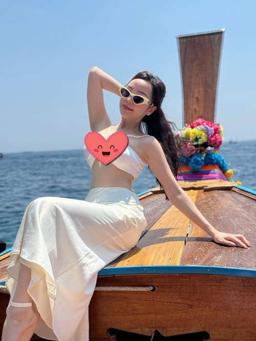 Trong cuộc phỏng vấn với Dân Việt, Kim Oanh cho biết, cô là người về gia đình. Vì vậy, nữ diễn viên muốn là một người đứng sau làm hậu phương để chăm sóc chồng con chu toàn.