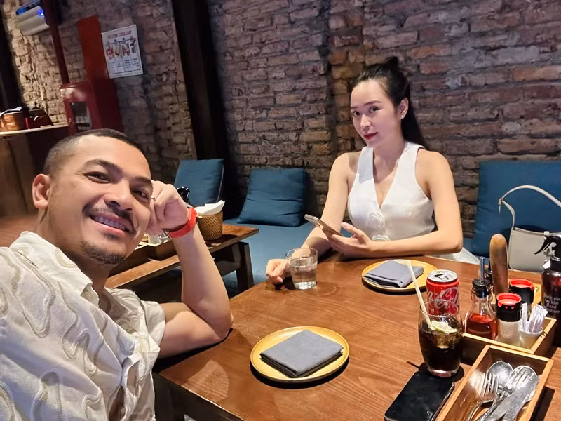 Kim Oanh và Vũ Tuấn Việt đang tận hưởng cuộc sống vợ chồng son ngọt ngào.