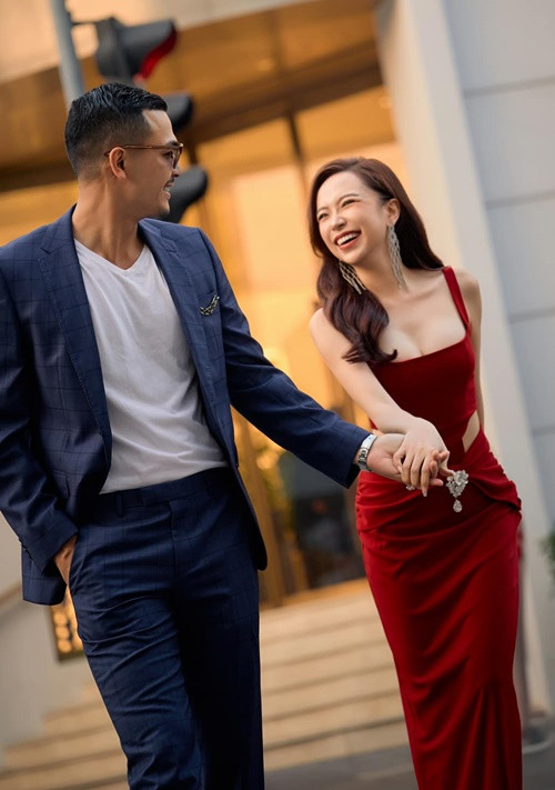 Năm 2024, Kim Oanh kết hôn với Vũ Tuấn Việt. Sau đám cưới, nữ diễn viên được khen nhan sắc thăng hạng.