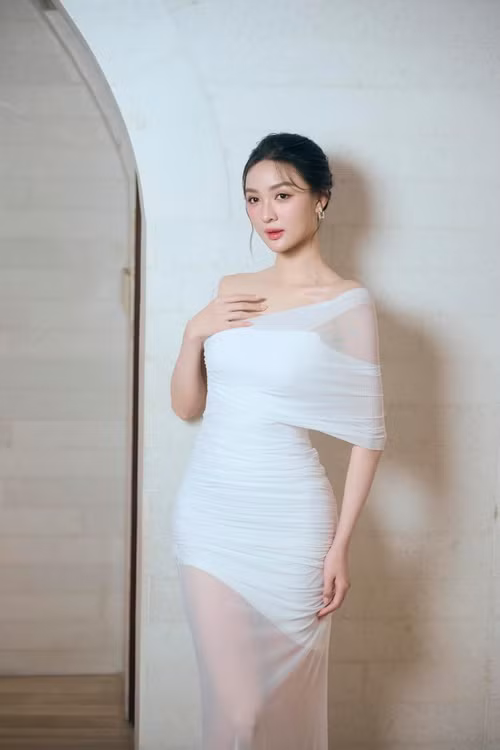 Ước mơ của Cẩm Ly là làm MC.