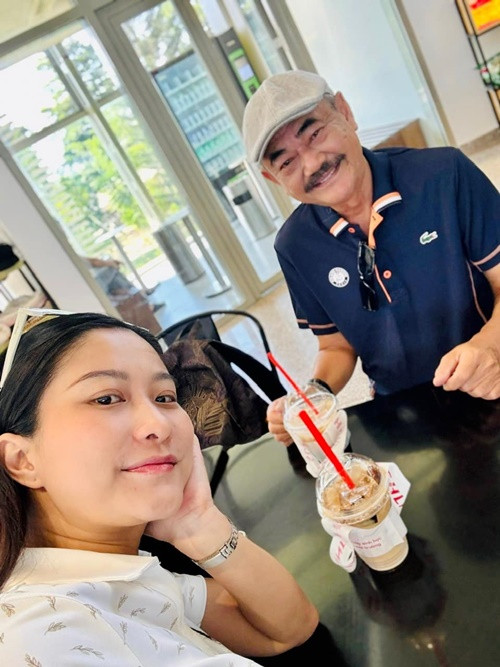 Chân Chân thuộc thế hệ 9x, không chia sẻ tên thật và đang là quản lý của nghệ sĩ Việt Anh. Ảnh: FB Chân Chân.